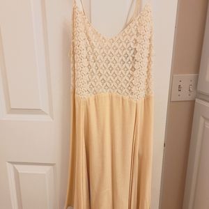 Beige dress from Buckle brand is flying tomato, size large